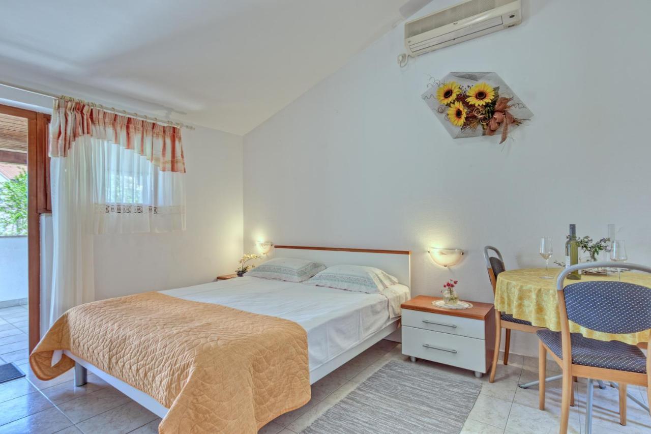 Apartmets Slavica 1644 Banjole Exteriér fotografie